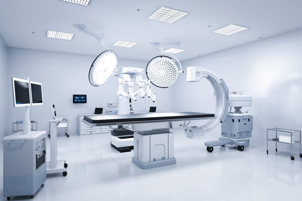 Sala hybrydowa z ramieniem C, lampami operacyjnymi i monitorami