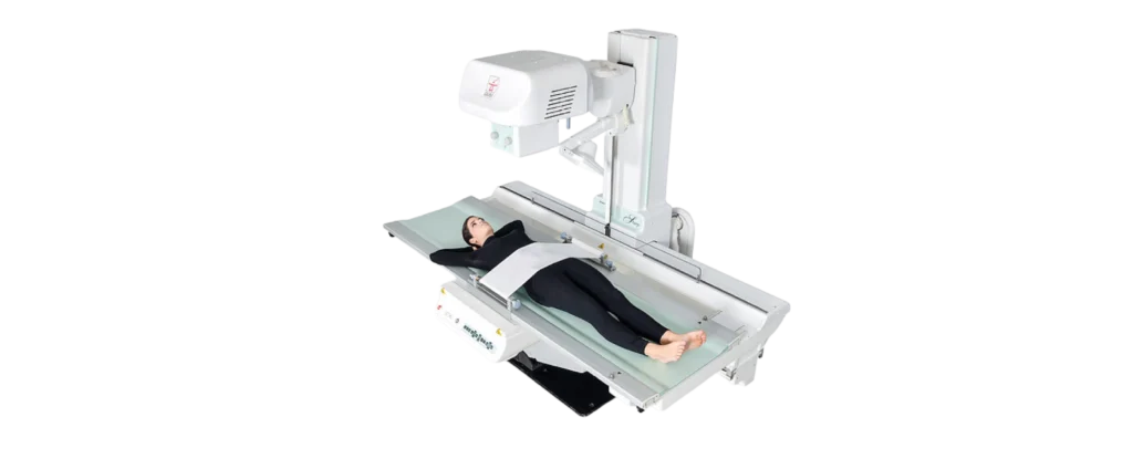 Aparat GMM OPERA T90 Sharp z ramieniem lampy nad pacjentem
