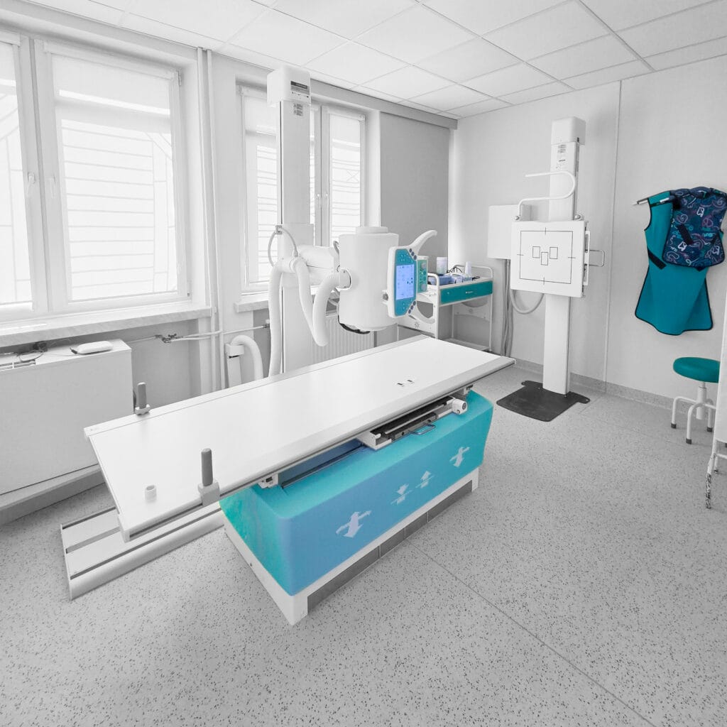 Aparat RTG z kolumną lampy w pracowni w Krasnymstawie